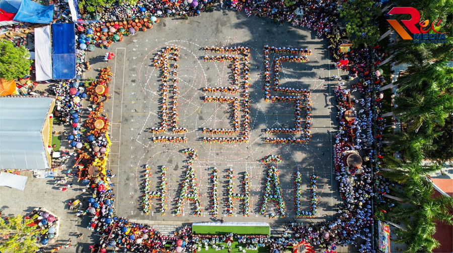 Qua đây, nhằm giáo dục cho học sinh về tinh thần yêu nước và niềm tự hào dân tộc nhân dịp Quốc khánh và 135 năm ngày thành lập huyện.