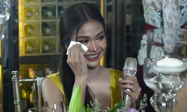 Engfa Warah đã từng bật khóc vì khả năng tiếng Anh hạn chế. Engfa Warah đã từng bật khóc vì khả năng tiếng Anh hạn chế.