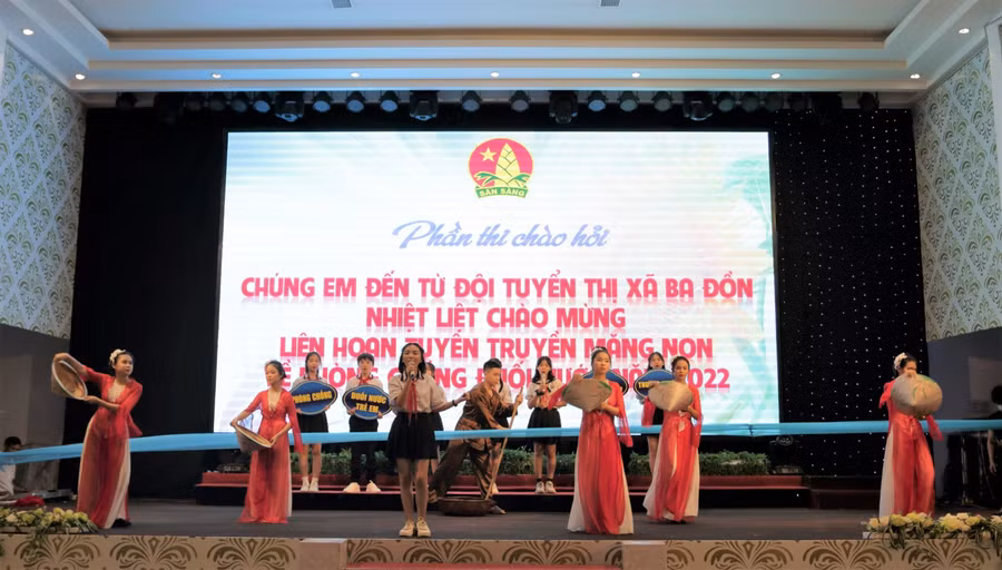 Các đội viên ưu tú tham gia Liên hoan tuyên truyền măng non về phòng, chống đuối nước cho trẻ em tỉnh Quảng Bình.