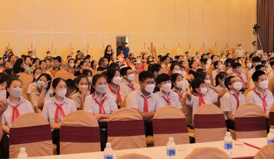 Chương trình thu hút sự tham dự của đông đảo các em học sinh nhằm nâng cao nhận thức, trau dồi kỹ năng về phòng chống đuối nước.