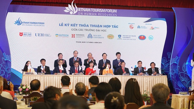 Tại Diễn đàn Nguồn nhân lực Du lịch Việt Nam 2019, 9 Trường ĐH có đào tạo nhân lực Du lịch trên địa bàn TPHCM đã ký kết hợp tác với nhau, hướng điến việc nâng chất lượng đào tạo và thống nhất chuẩn đầu ra