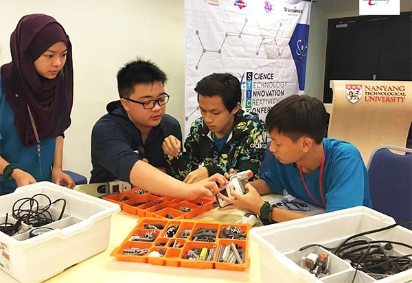 Môn tích hợp Khoa học ở trường trung học được triển khai từ cách đây nửa thế kỷ