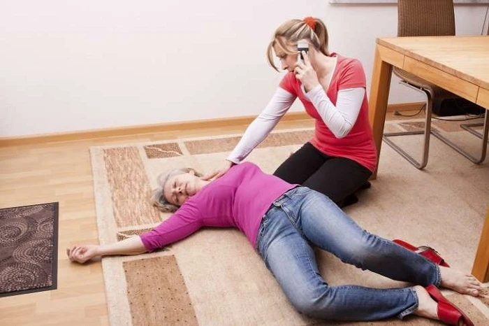 4 bước cấp cứu cho người bị tai biến tránh các biến chứng nguy hiểm