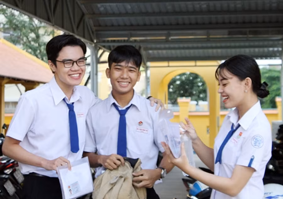 Thí sinh TP Cần Thơ tự tin trước kết quả làm bài. Ảnh: Quốc Ngữ