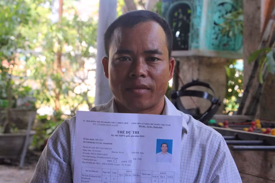 Thí sinh Hồ Văn Nhuận tại Hội đồng thi THCS và Dân tộc nội trú huyện miền núi A Lưới