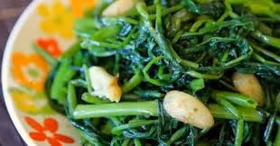 Xào rau muống chỉ cần thêm bước này đảm bảo rau xanh mướt, giòn ngon như ngoài hàng