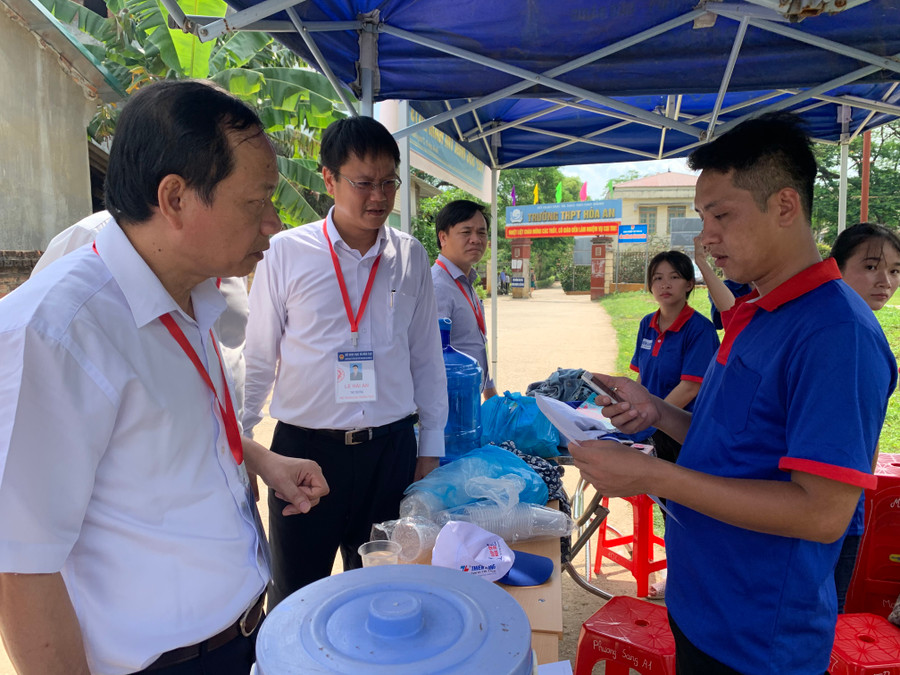 Thứ trưởng Lê Hải An động viên lực lượng sinh viên tình nguyện Thứ trưởng Lê Hải An động viên lực lượng sinh viên tình nguyện