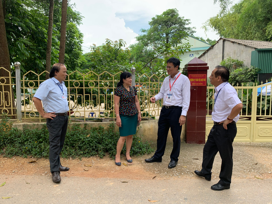 Thứ trưởng Lê Hải An kiểm tra điểm thi trường PTDTNT Cao Bằng Thứ trưởng Lê Hải An kiểm tra điểm thi trường PTDTNT Cao Bằng