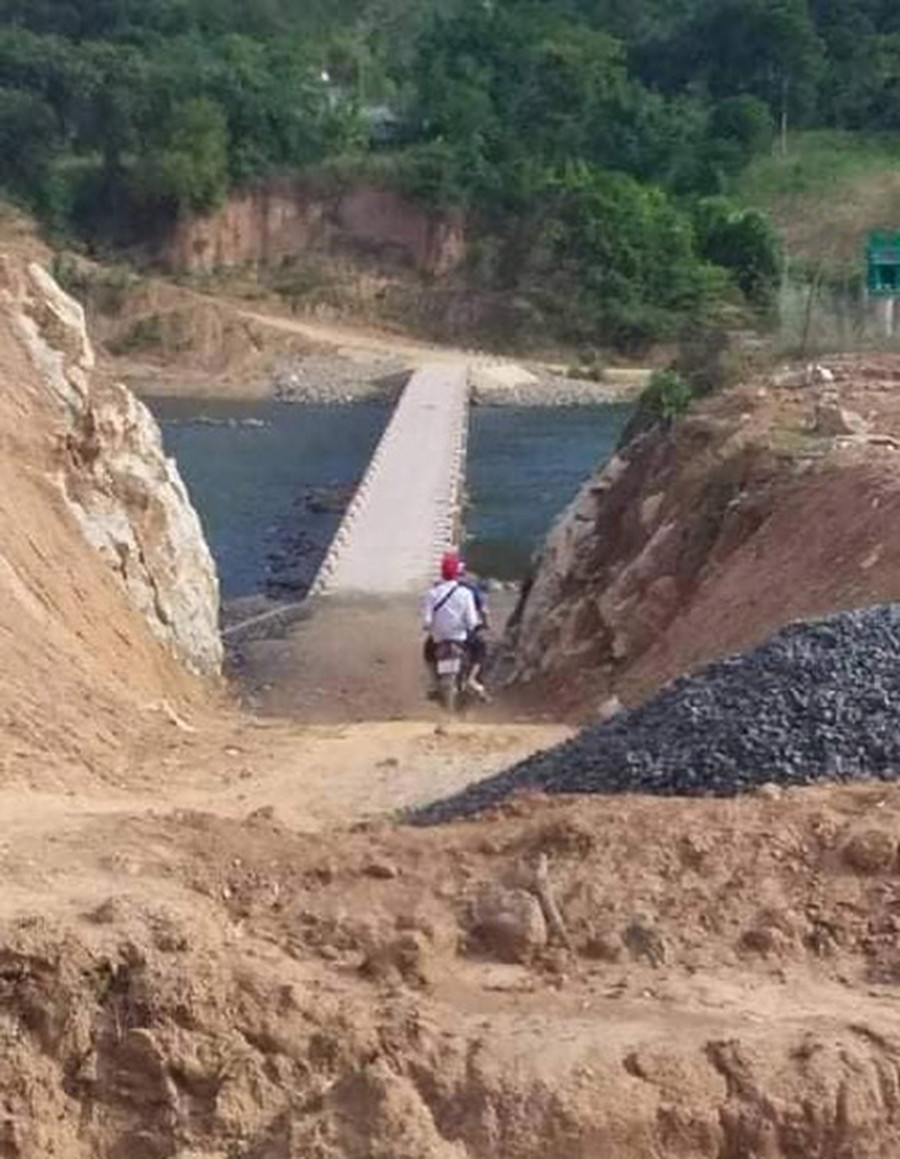 Các tình nguyện viên vượt 8km kịp thời đưa nam sinh Hồ Văn Lích tới phòng thi Các tình nguyện viên vượt 8km kịp thời đưa nam sinh Hồ Văn Lích tới phòng thi