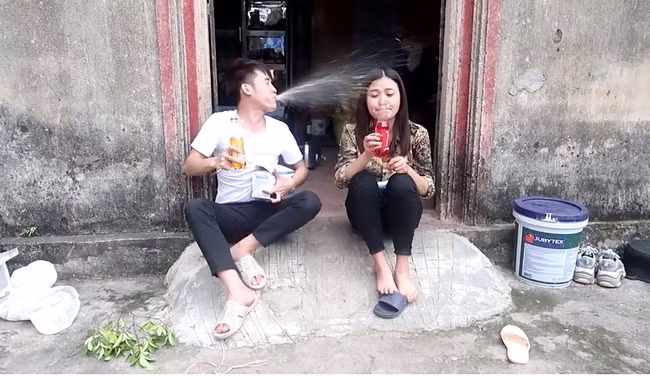 Mới tập tành làm Vlog, con gái xinh đẹp của bà Tân đã bị dân mạng bóc phốt "gian dối khán giả" - Ảnh 4.