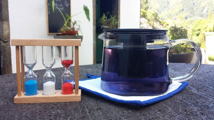 Trà xanh màu tím là kết quả của nguồn nước giàu khoáng chất. Trà xanh màu tím là kết quả của nguồn nước giàu khoáng chất.