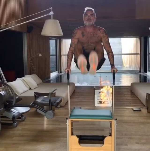 Cuộc sống trong mơ của soái ca tỷ phú ở tuổi 50 ảnh 4