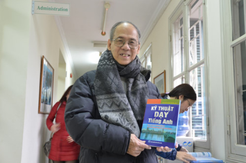 Thầy Nguyễn Quốc Hùng, MA - gương mặt quen thuộc với HS, SV, giáo viên trên khắp cả nước qua những cuốn sách và các chương trình dạy Tiếng Anh trên sóng truyền hình Thầy Nguyễn Quốc Hùng, MA - gương mặt quen thuộc với HS, SV, giáo viên trên khắp cả nước qua những cuốn sách và các chương trình dạy Tiếng Anh trên sóng truyền hình