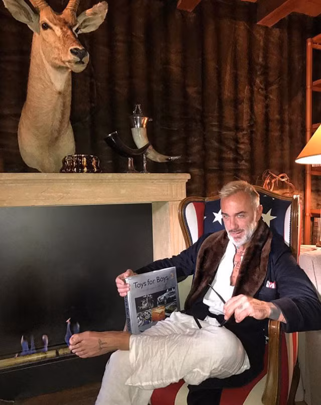 Cuộc sống trong mơ của soái ca tỷ phú ở tuổi 50 ảnh 16