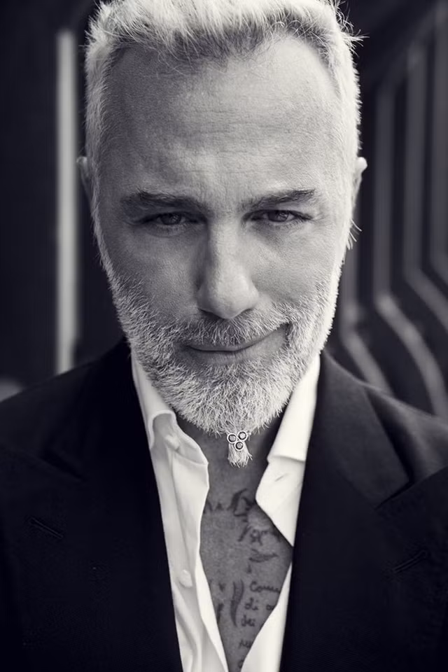 Cuộc sống trong mơ của soái ca tỷ phú ở tuổi 50 ảnh 1