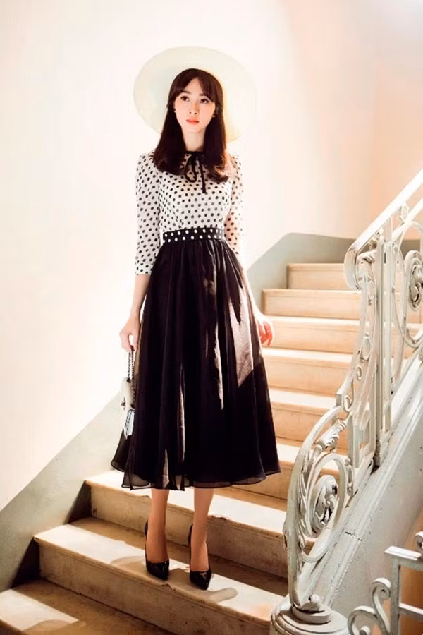 Ngoài Kỳ Duyên, đây chính là nàng Hậu mê đắm trang phục với sắc đen trắng tối giản nhất Vbiz