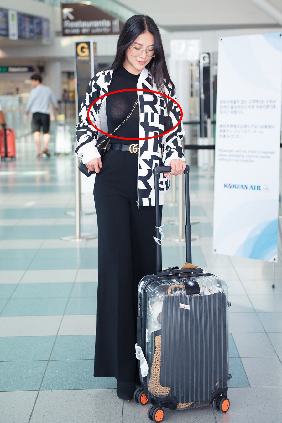 Hai món đồ dù là hàng hiệu đắt đỏ cũng có thể kém duyên khi mặc ảnh 2 Hai món đồ dù là hàng hiệu đắt đỏ cũng có thể kém duyên khi mặc ảnh 2