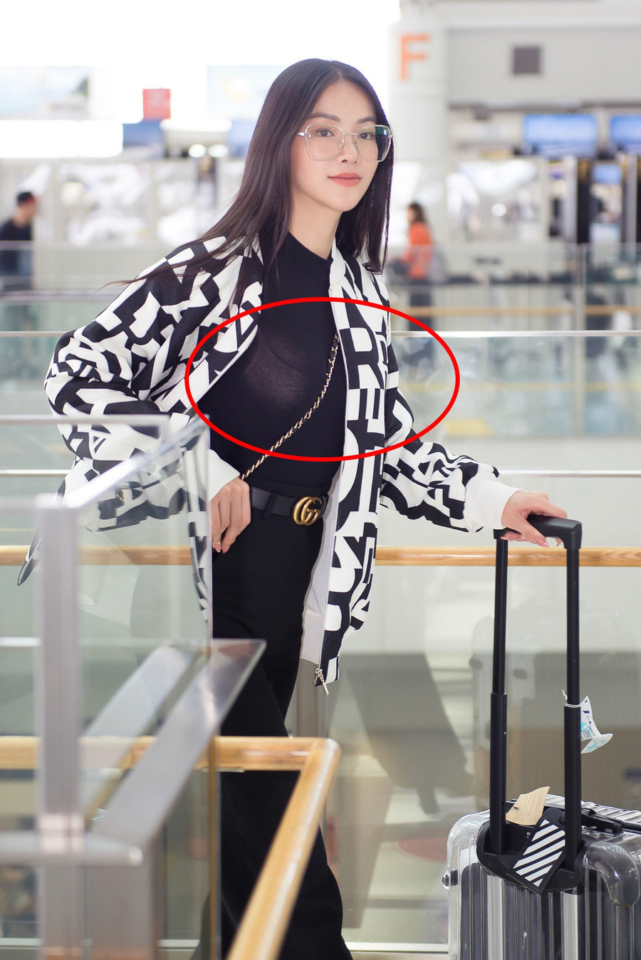 Hai món đồ dù là hàng hiệu đắt đỏ cũng có thể kém duyên khi mặc ảnh 1 Hai món đồ dù là hàng hiệu đắt đỏ cũng có thể kém duyên khi mặc ảnh 1