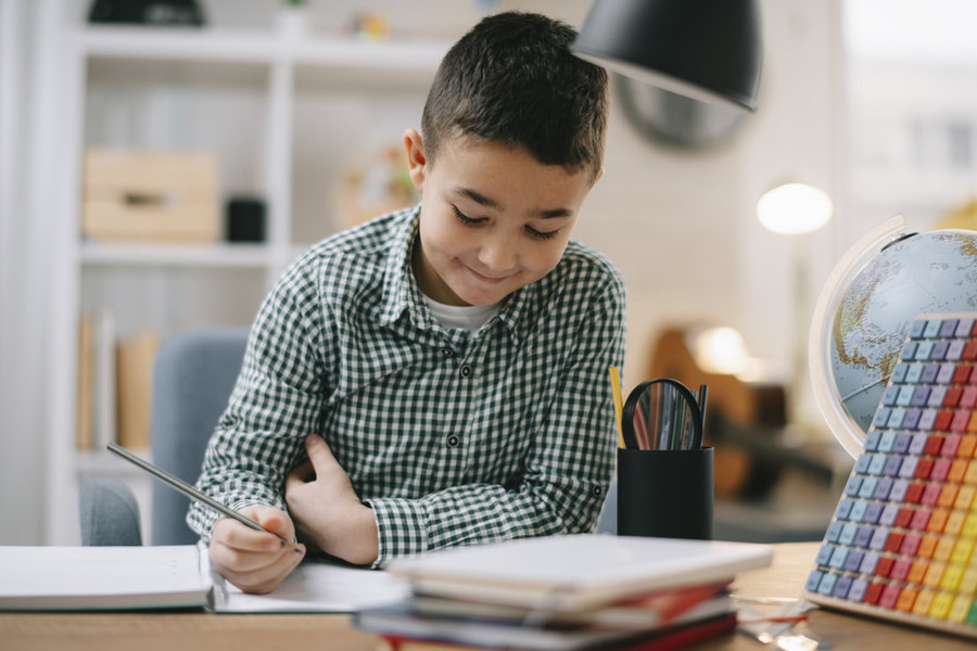 Trẻ càng sớm hình thành thói quen học tập lành mạnh sẽ càng có lợi cho chúng trong tương lai. (Ảnh: ITN).