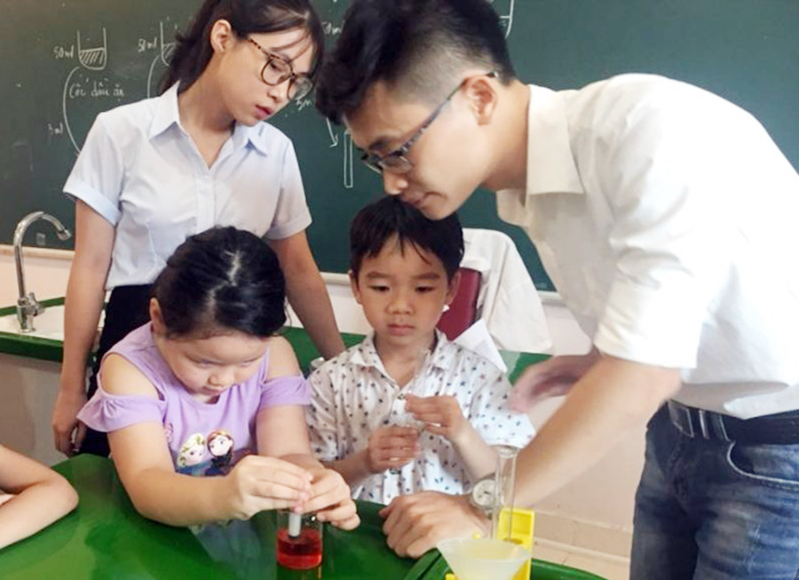 Thực hành KHTN giúp học sinh tiếp cận sớm với môn học Thực hành KHTN giúp học sinh tiếp cận sớm với môn học