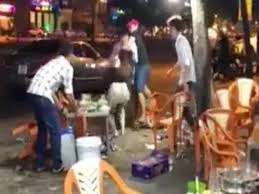 Bị bạn gái nói lời chia tay, nam thanh niên làm chuyện khó tin giữa phố