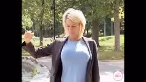 Cô gái dùng “hàng giả” thử lòng người đi đường và những cái kết chết cười