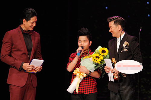 Quang Anh nhận giải thưởng đặc cách Quang Anh nhận giải thưởng đặc cách