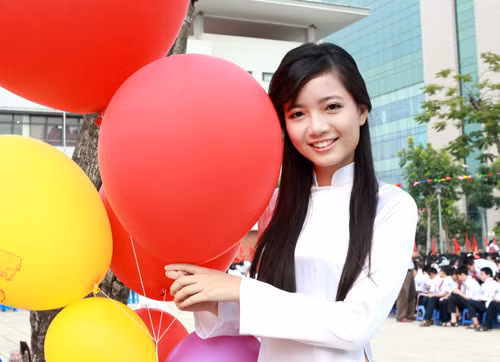  Phan Hồng Anh hiện đang là cô giáo trẻ tại trường THPT chuyên Hà Nội - Amsterdam. 