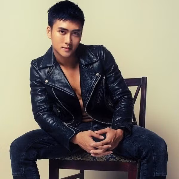 Dan mang tim kiem chang cong an dien trai bi chup len hinh anh 3