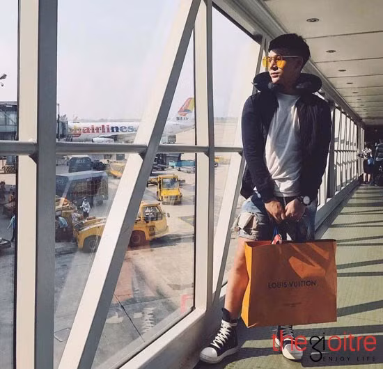 Sở thích của hot boy là chụp ảnh, đi du lịch, shopping và kinh doanh tự do các mặt hàng thời trang và mỹ phẩm như quần áo, giày dép...