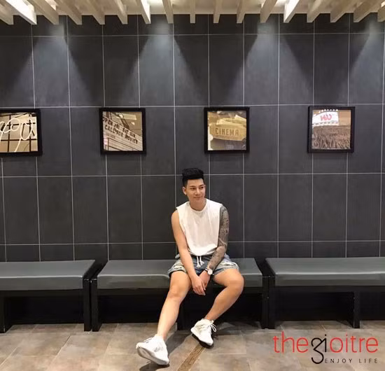 Là một chàng trai 9x cùng ngoại hình cực kỳ bắt mắt, gương mặt sáng, sắc sảo, phong cách ăn mặc trẻ trung, cá tính chính vì thế trên trang cá nhân Tuấn được hàng chục ngàn lượt người theo dõi, mỗi hình ảnh khi được đăng lên thu hút hàng ngàn lượt like, bình luận và chia sẻ.