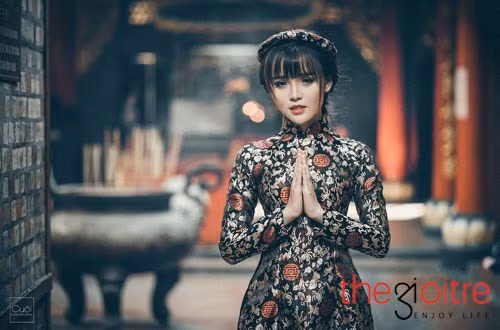 Thanh Tâm cho biết bộ hình mới của cô có tên gọi: Áo Dài Gấm Chào Xuân.