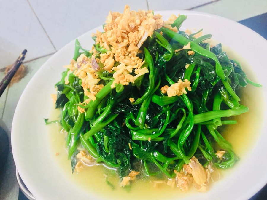 Bí kíp xào rau muống giòn tan, xanh mướt 