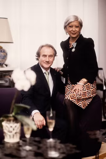 Vợ chồng nhà sưu tầm Pierre Dumonteil - Dothi Dumonteil (Đỗ Thị Lan).