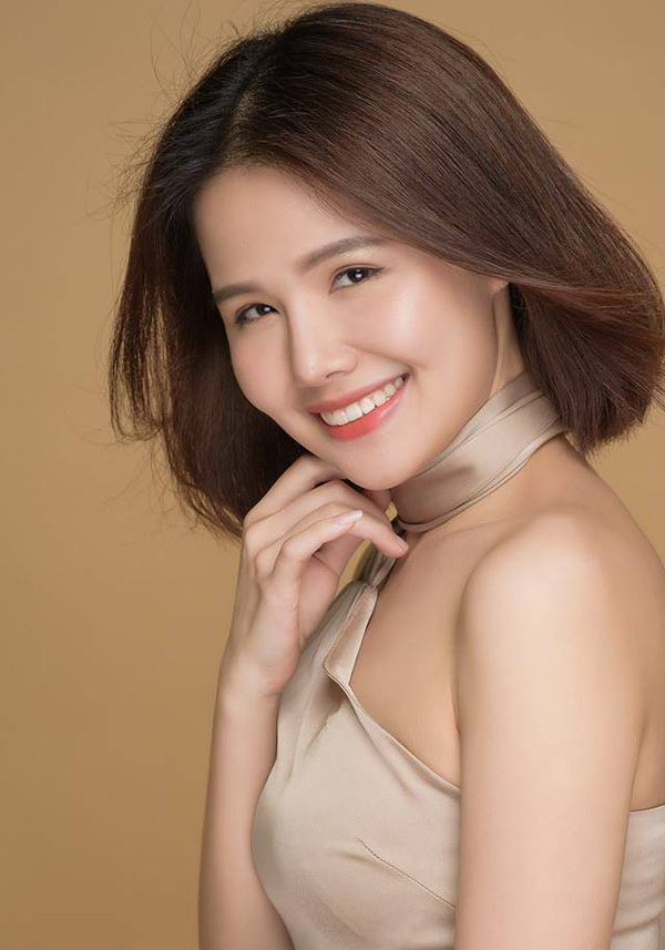 Lê Phương Anh sinh năm 1990, từng theo học chuyên ngành mỹ thuật tại Đại học Sân khấu - Điện ảnh. Thời gian gần đây, cô được nhiều người chú ý khi vào vai Bạch Kim trong phim truyền hình "Ghét thì yêu thôi". nhan-sac-ngot-ngao-cua-nu-chinh-ghet-thi-yeu-thoi