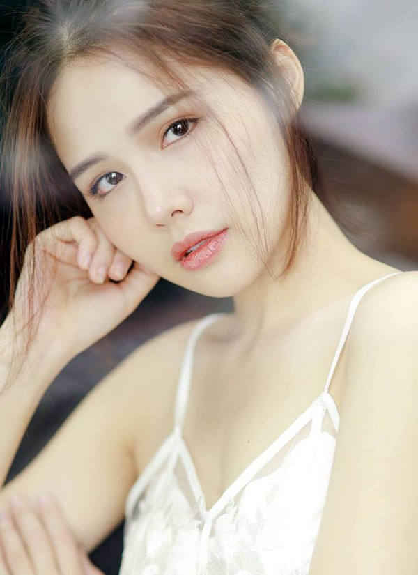 Sau khi phim lên sóng, người thân và bạn bè của Lê Phương Anh đều nhận xét vai Bạch Kim có quá nhiều điểm giống với nữ diễn viên ở ngoài đời. Nhiều người còn cho rằng vai nữ chính trong "Ghét thì yêu thôi" vốn được "đo ni đóng giày" cho Phương Anh. Nữ diễn viên cũng tự nhận thấy bản thân có 70-80% giống với nhân vật Bạch Kim mà cô thể hiện. nhan-sac-ngot-ngao-cua-nu-chinh-ghet-thi-yeu-thoi-2