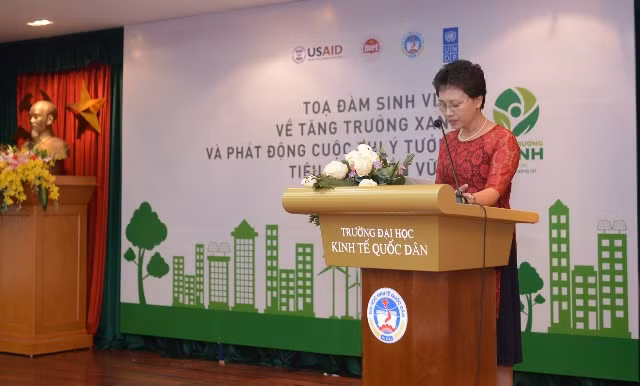 Bà Lê Thu Hoa - Trưởng khoa Môi trường và Đô thị - Đại học Kinh tế Quốc dân phát động cuộc thi Bà Lê Thu Hoa - Trưởng khoa Môi trường và Đô thị - Đại học Kinh tế Quốc dân phát động cuộc thi