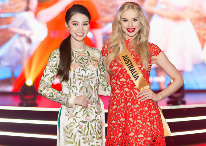 huyen-my-jolie-nguyen-dien-ao-dai-nen-na-trong-dem-tiec-3