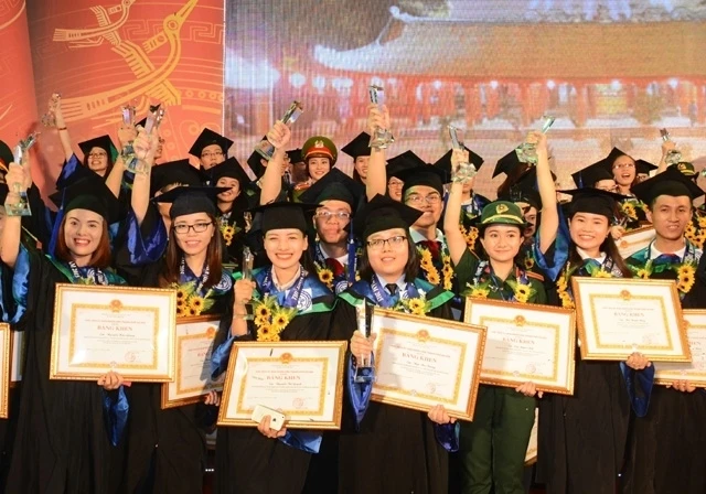 Tuyên dương các thủ khoa xuất sắc năm 2016