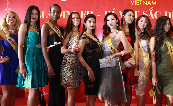 huyen-my-jolie-nguyen-dien-ao-dai-nen-na-trong-dem-tiec-8