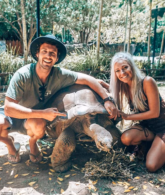 Gái xinh trúng thưởng chuyến đi nửa tỷ đồng, bỏ luôn người yêu ở nhà để ngao du cùng trai lạ gây tranh cãi trên MXH - Ảnh 8.