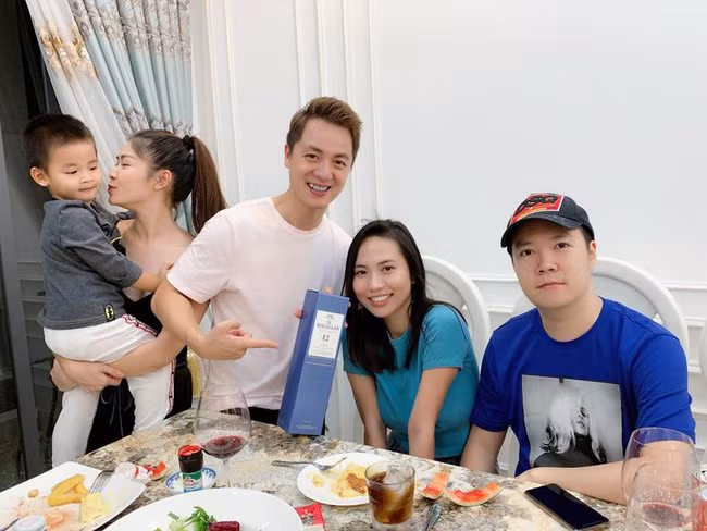 Lộ diện hôn thê của ca sĩ Lê Hiếu: Nhan sắc chân phương, mộc mạc khác hẳn những người tình cũ - Ảnh 1.