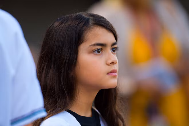 Trước khi qua đời vào tháng 6 năm nay, Joseph Jackson - ông nội của Blanket - tiết lộ so với hai anh chị là Prince và Paris, cậu bé có nhiều nét tương đồng với Michael Jackson hơn cả. Theo một thành viên trong gia đình Jackson, Blanket sẽ nối gót cha theo nghiệp ca sĩ. Ông Tito Jackson - anh trai Michael Jackson - cũng từng nhận xét cháu trai có tiềm năng trở thành ngôi sao. Ảnh: Bankrate. Con ut Michael Jackson song kin tieng, duoc nhan xet giong cha nhat hinh anh 6