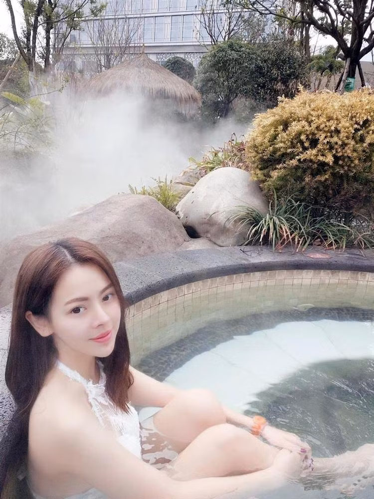 Sốc với ca dậy thì đỉnh cao nhất Cbiz: Từ cậu bé xấu xí lột xác thành thiếu nữ xinh đẹp-6