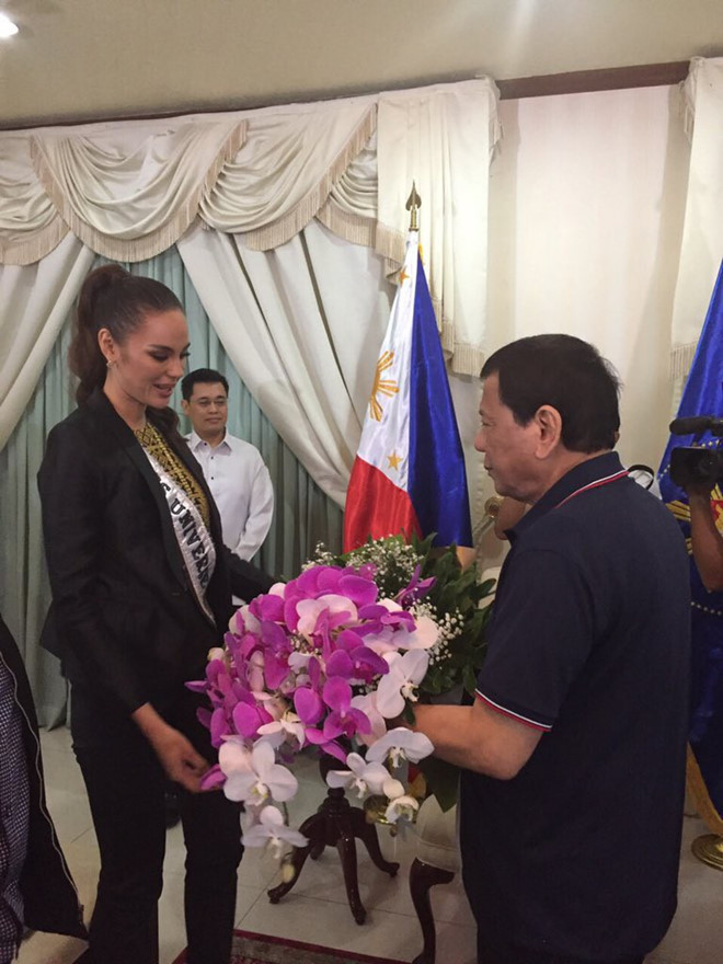 Tân Hoa hậu Hoàn vũ được Tổng thống Philippines đón tiếp khi về nước hình ảnh 4  Tan Hoa hau Hoan vu duoc Tong thong Philippines don tiep khi ve nuoc hinh anh 4
