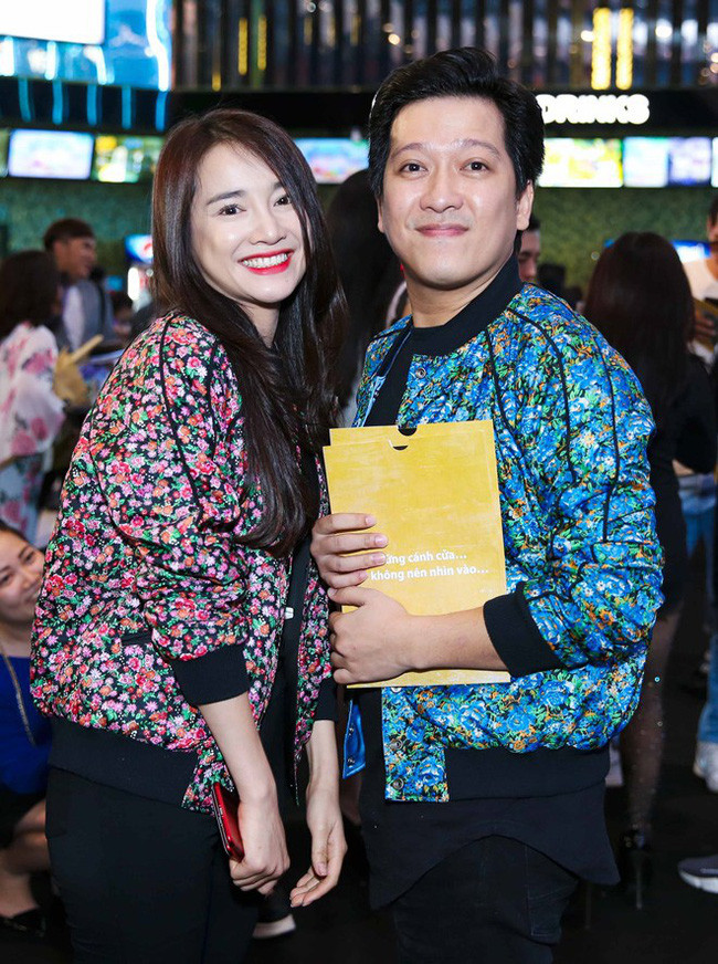 Trường Giang - Nhã Phương khoe ảnh chúc mừng Giáng sinh, cư dân mạng phát hiện bí mật thú vị này - Ảnh 5. Trường Giang - Nhã Phương khoe ảnh chúc mừng Giáng sinh, cư dân mạng phát hiện bí mật thú vị này - Ảnh 5.