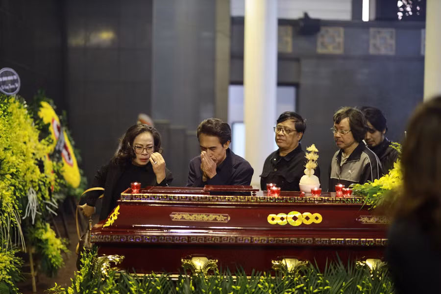 Lễ tang NSND Anh Tú: Người ra đi để lại nỗi tiếc thương - Ảnh 13.