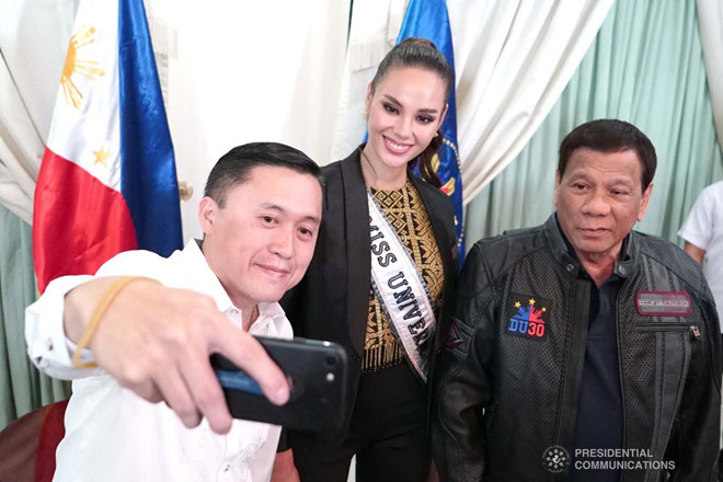 Tân Hoa hậu Hoàn vũ được Tổng thống Philippines đón tiếp khi về nước ảnh 3 Tan Hoa hau Hoan vu duoc Tong thong Philippines don tiep khi ve nuoc hinh anh 3