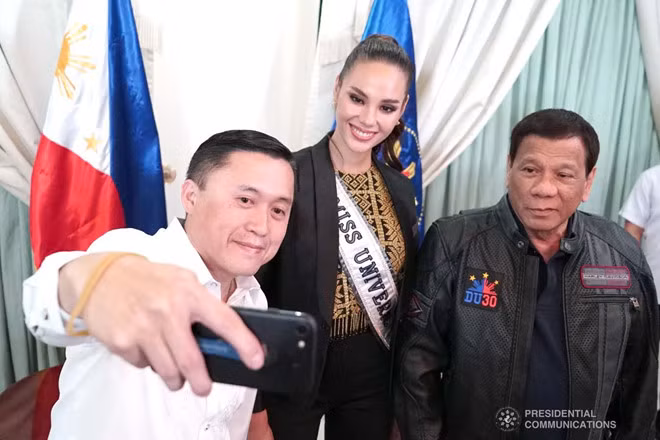 Tan Hoa hau Hoan vu duoc Tong thong Philippines don tiep khi ve nuoc hinh anh 3