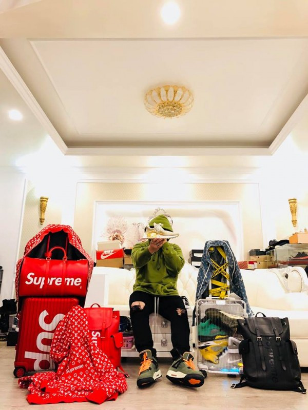 Các món đồ của chàng 9X này đều đến từ những thương hiệu nổi tiếng trên thế giới